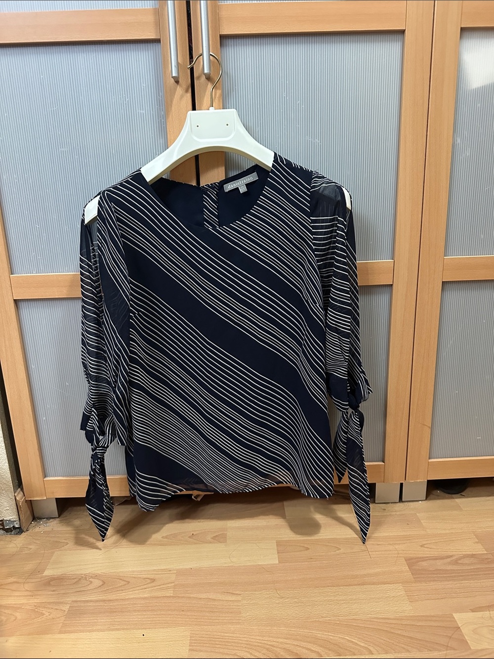Daniel Rainn Small Petite Navy and White Diagonal Stripe Tie-Sleeve Blouse